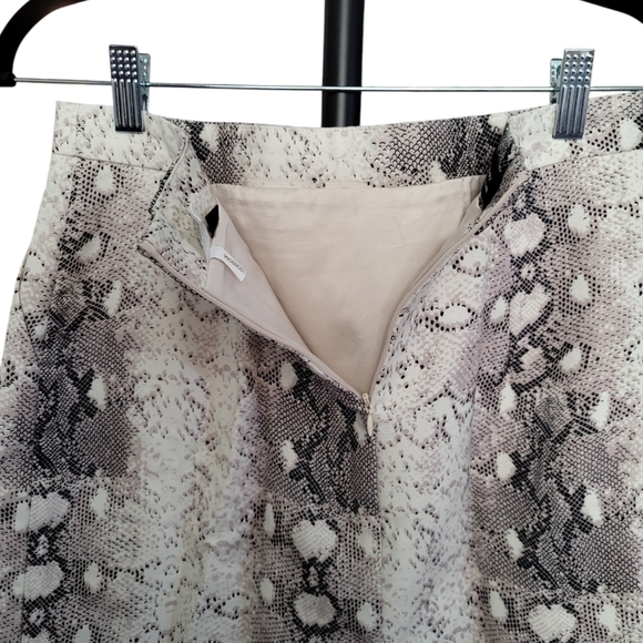 Tahari Elegant Snake Print Skirt, Size 6, Like New - Picture 5 of 5